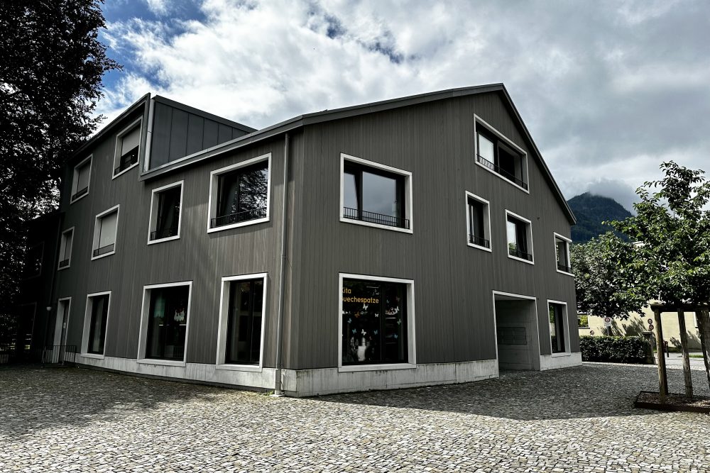 Kibe plus Kita Buechespatze aussen 1